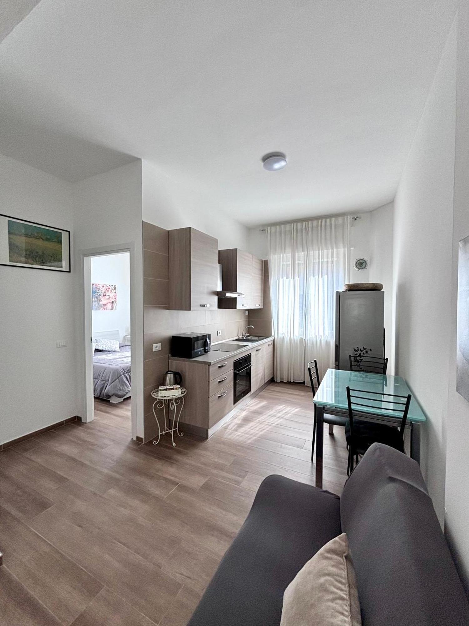 Bilocale In Bande Nere-Metro Rossa Duomo Apartment Milan Exterior photo